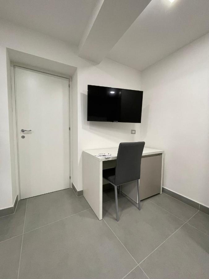 3 Rooms Chiaia Naples Exterior photo